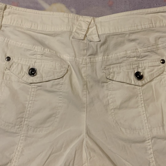 ***FREE WITH PURCHASE*** Y2K Cargo Style Capris - Picture 4 of 9